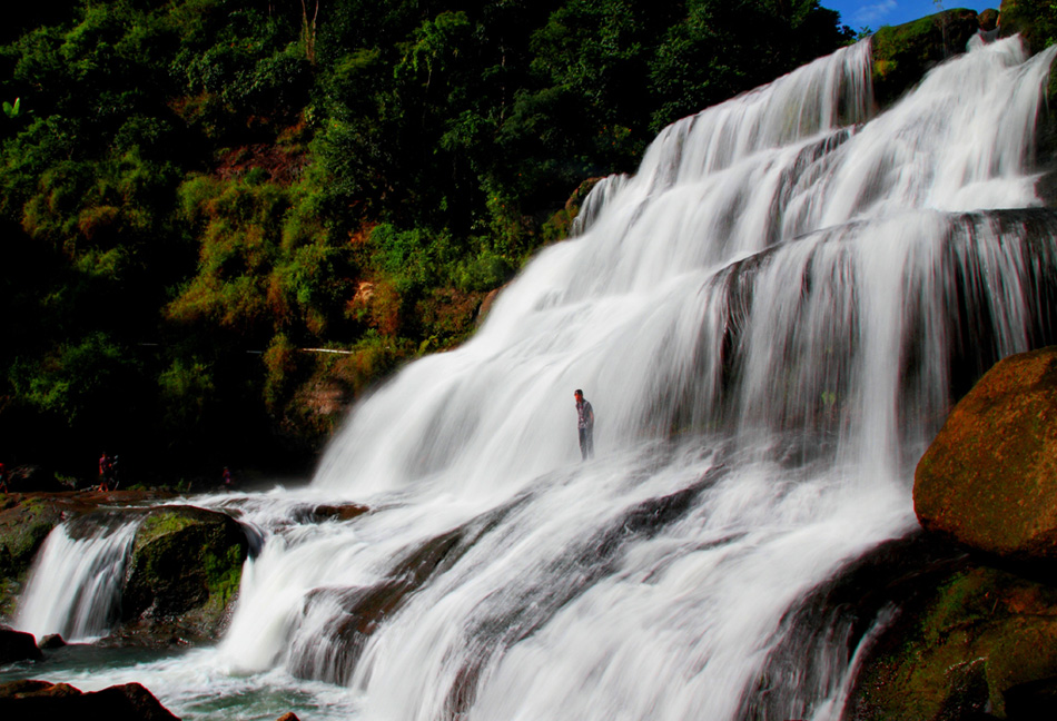 Hasil gambar untuk air terjun lacolla
